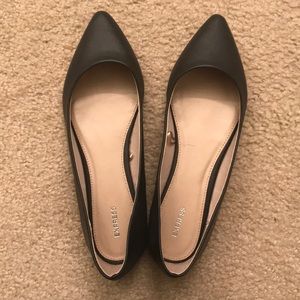 Pointed toe black flats